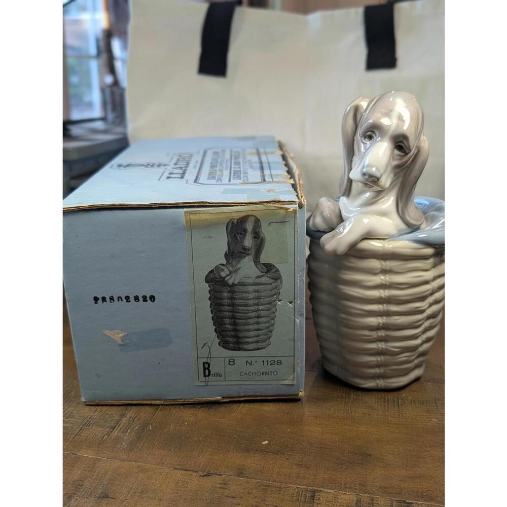 Lladro Porcelain Figurine Dog in Basket "Cachorrito" WITH BOX